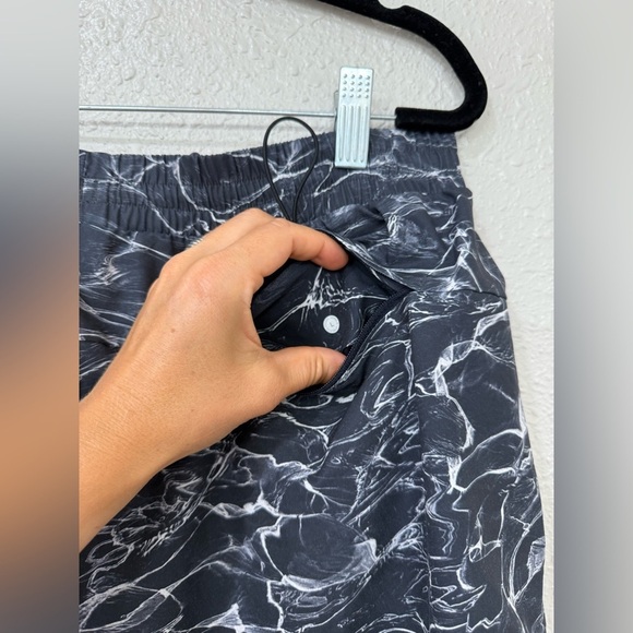 Lululemon Channel Cross Swim Short *5" Size L - Picture 6 of 9